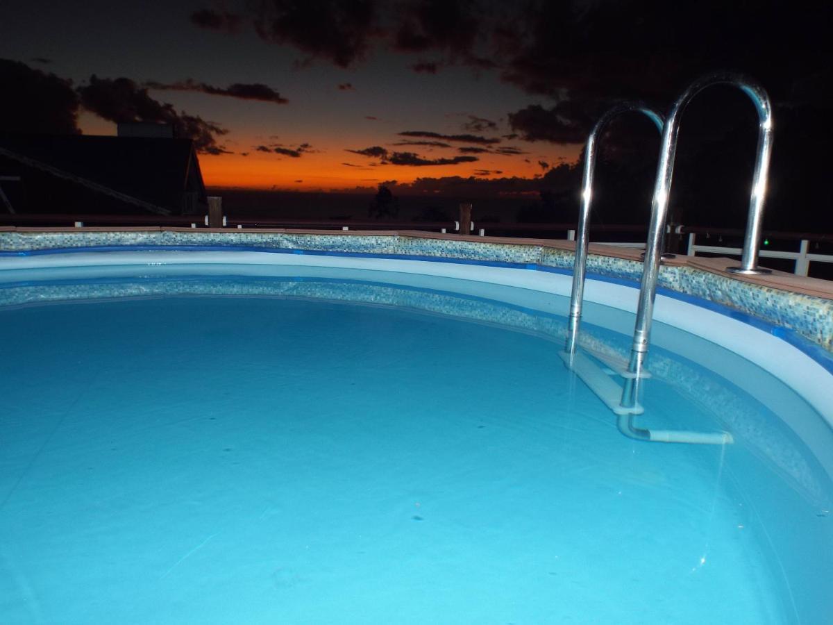 De 2 Avec Vue Sur La Piscine Privee Et Jardin Clos A Noire A 3 Km De La * Pointe-Noire