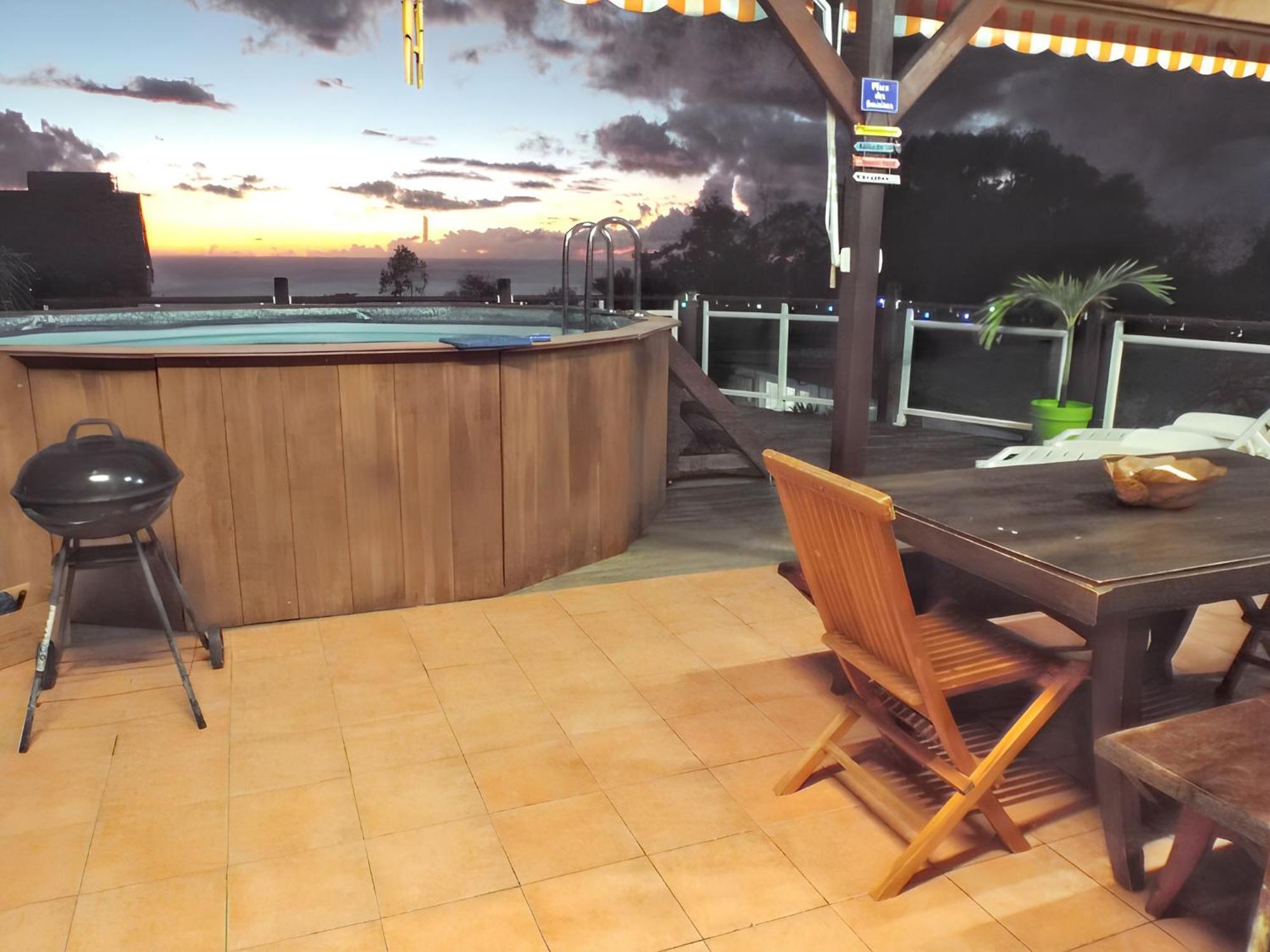 De 2 Avec Vue Sur La Piscine Privee Et Jardin Clos A Noire A 3 Km De La Villa *